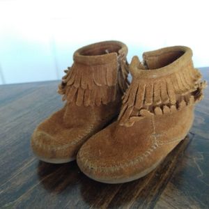 Girls Minnetonka moccasin size 9